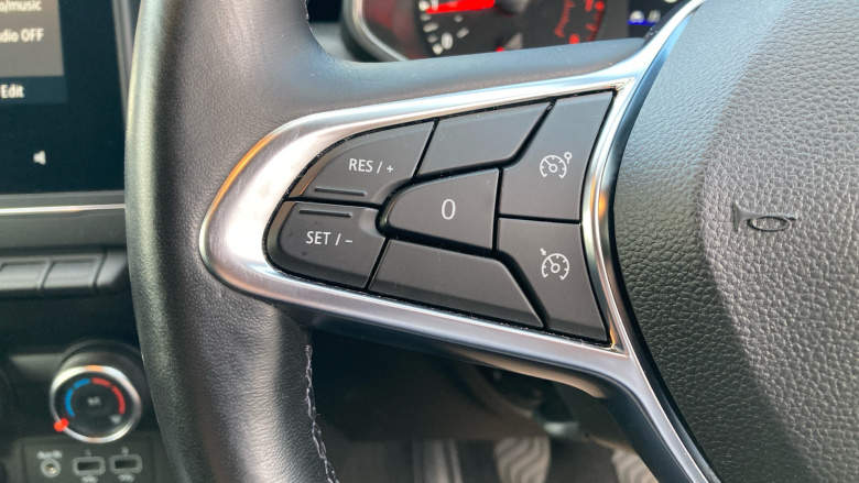 Renault Clio 1.0 TCe 100 Iconic 5dr Petrol Hatchback